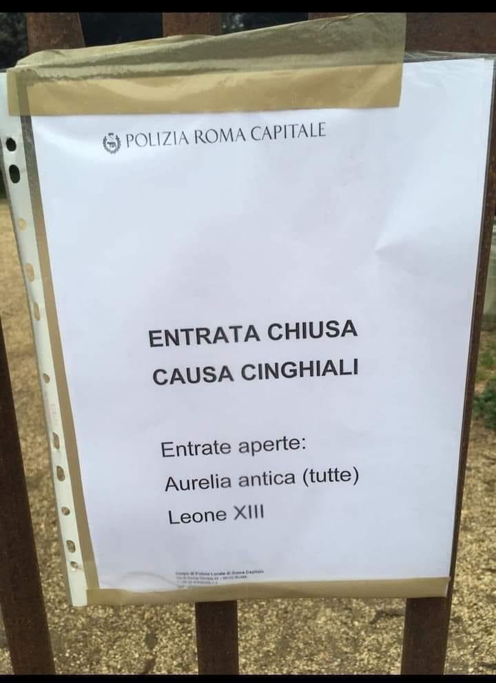 Villa Pamphilj ieri con i cancelli chiusi causa cinghiali