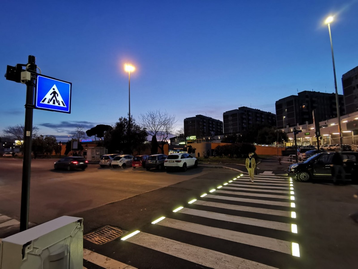 Strisce pedonali luminose