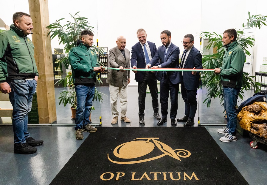 Taglio del nastro al frantoio “Colli Sabini” di Op Latium
