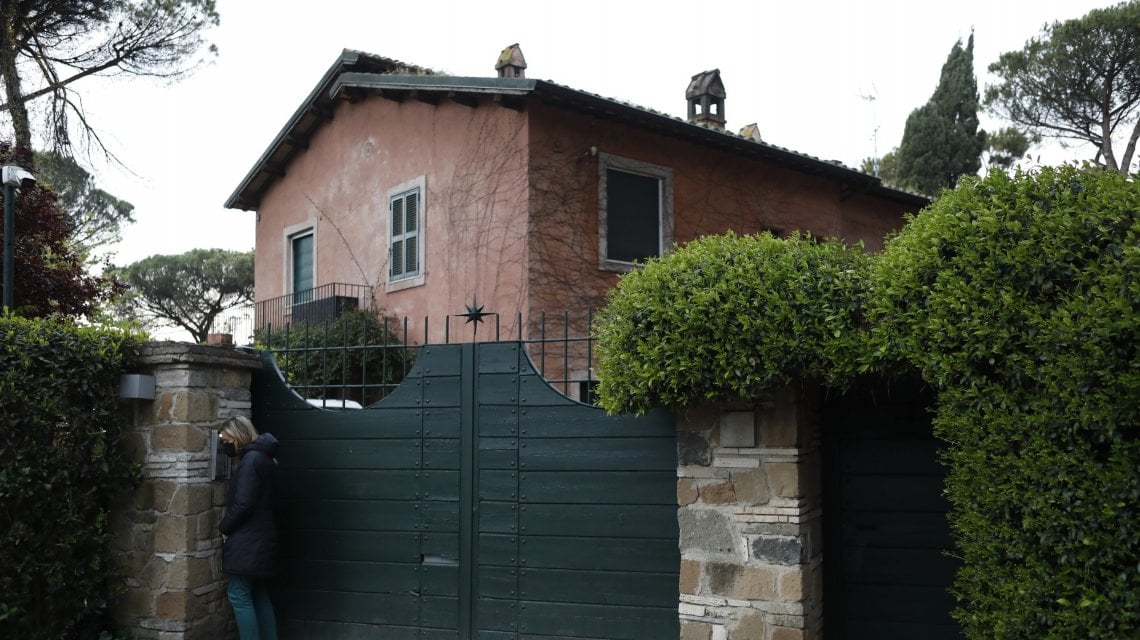 Ladri incappucciati in villa