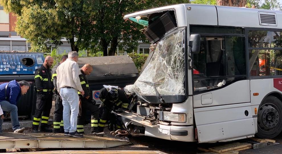 Incidente tra due autobus