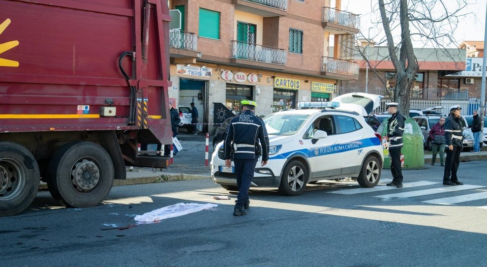 Camion dei rifiuti uccide 84enne
