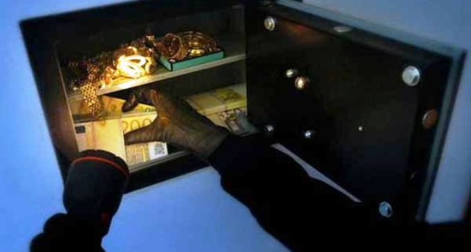 Ladri aprono cassaforte a Roma