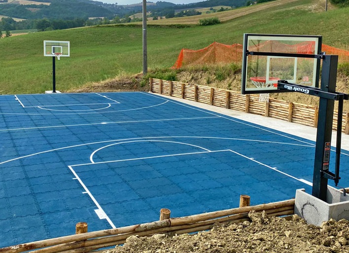 Allenatore di basket violentatore: in manette
