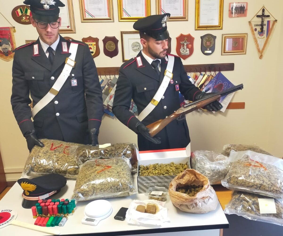 Droga, fucile e alla guida senza patente: in manette ad Anzio