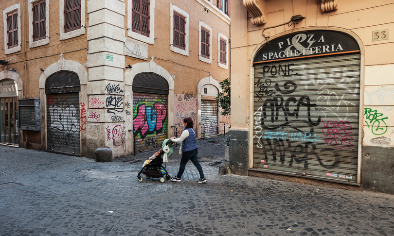 In 10 anni spariti 100mila negozi