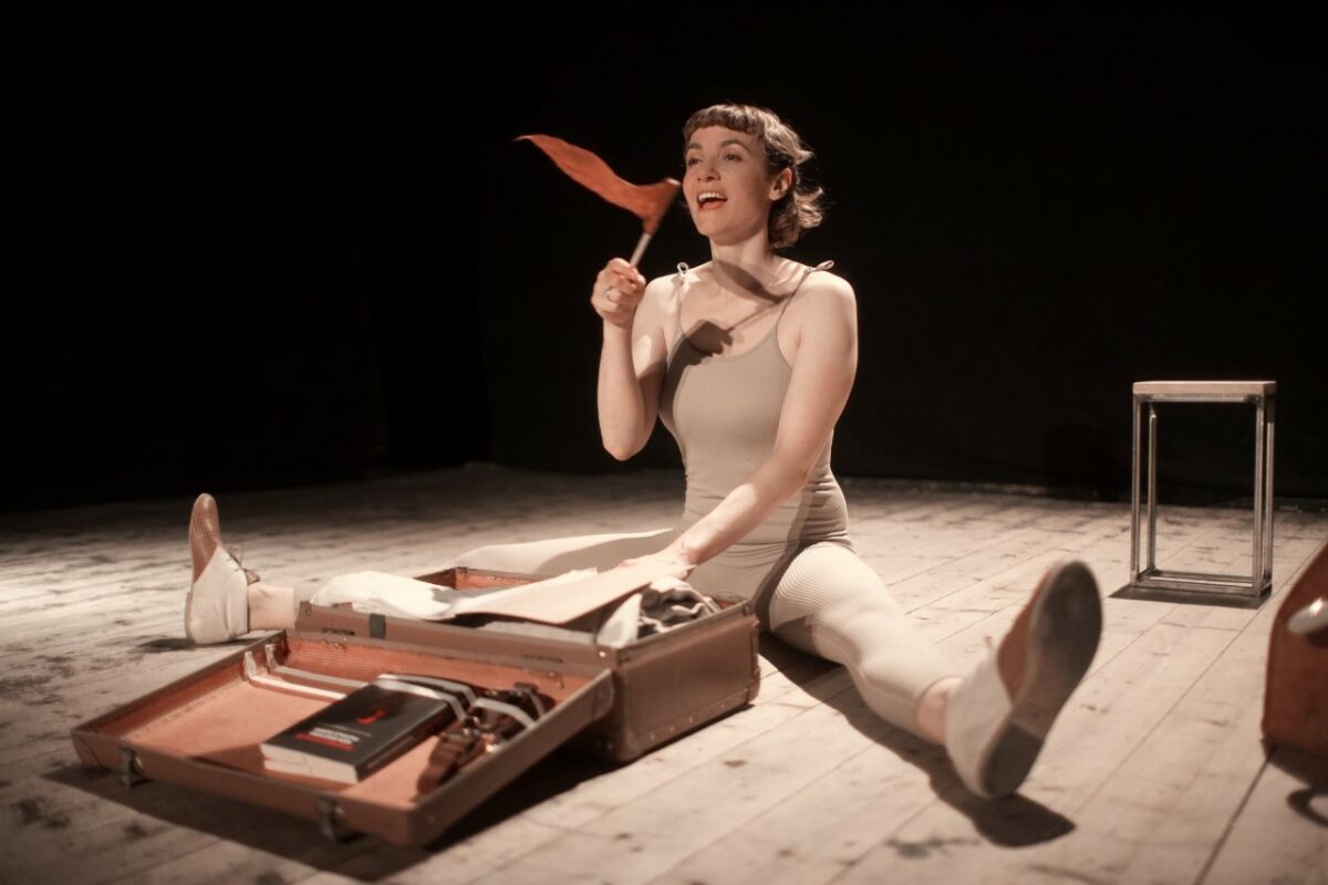 Lo spettacolo "Non esistono piccole donne" all'OFF/OFF Theatre