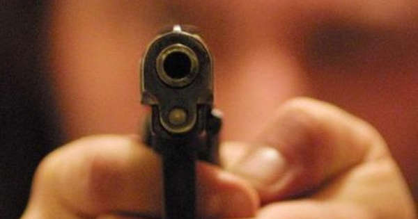 Lite finisce a colpi di pistola
