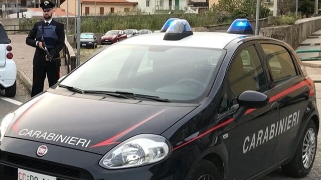 Madre e figlio spacciano coca