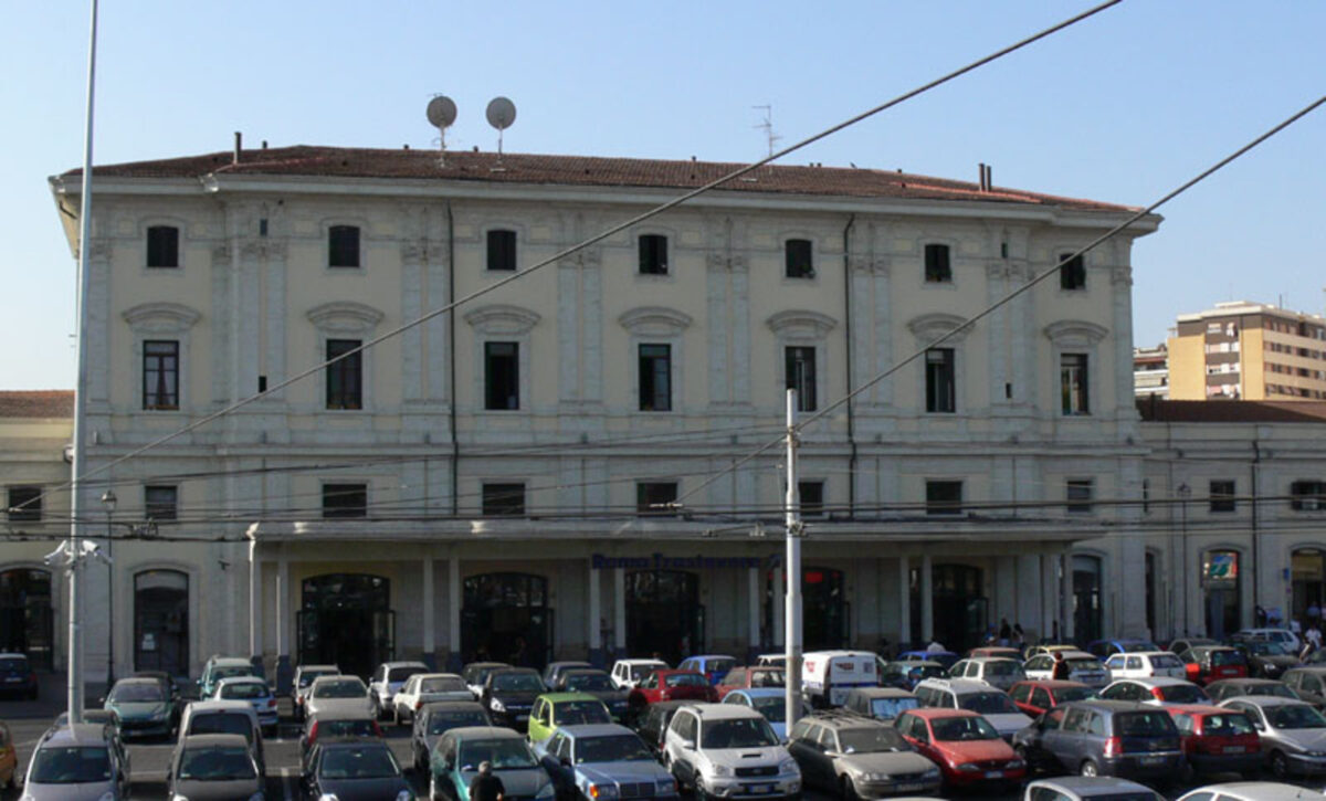 Muore vicino stazione trastevere