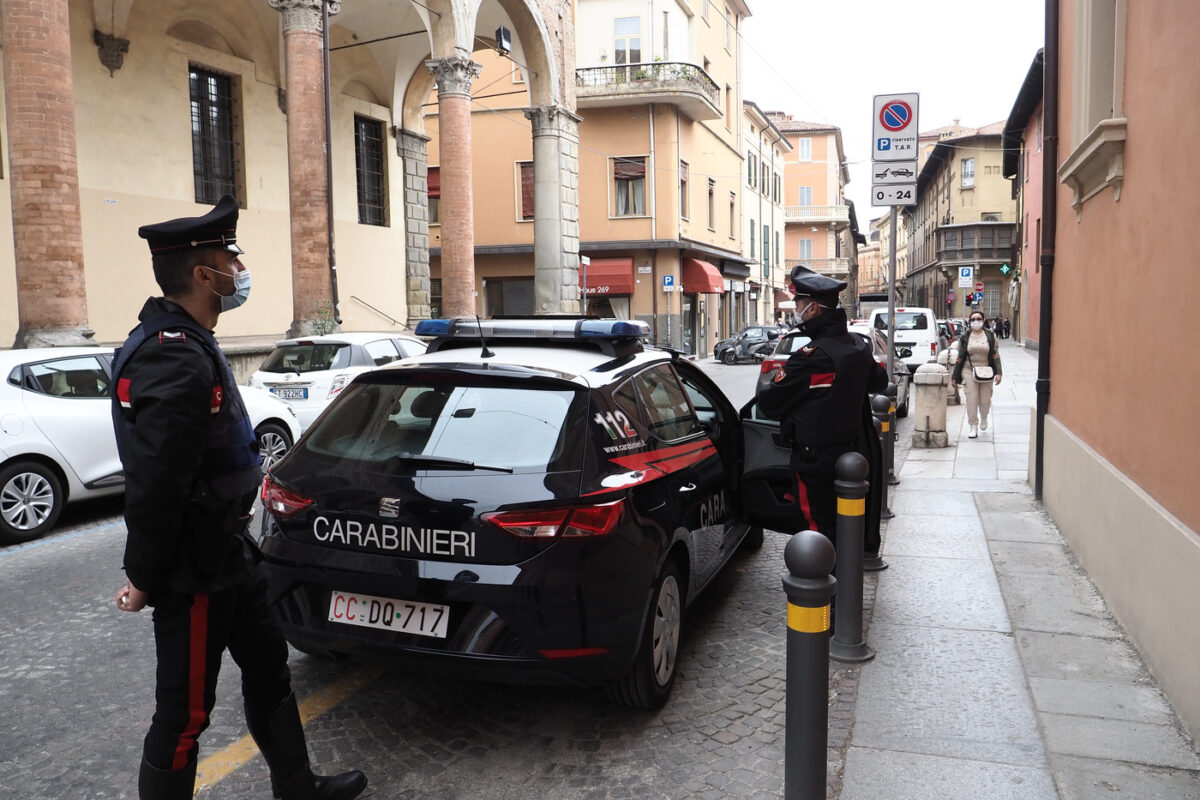 Litiga con moglie arrestato