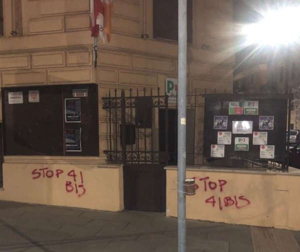 Cospito petardi contro circolo