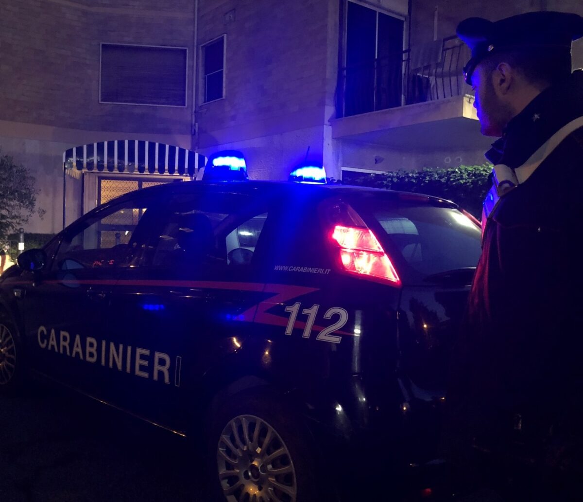 Droga in grondaia: 21enne in manette