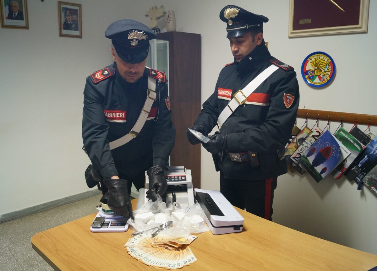 Blitz antidroga dei Carabinieri con cinque arresti