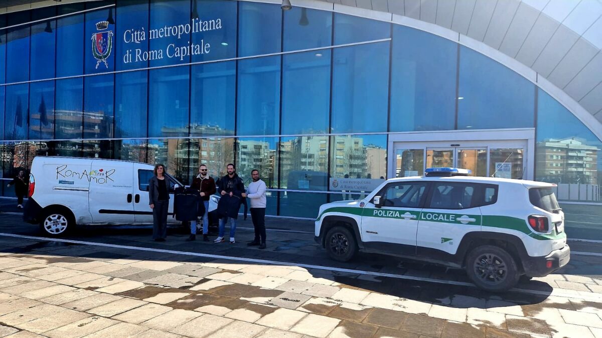 Per RomAmoR ODV articoli di vestiario dalla Polizia Metropolitana