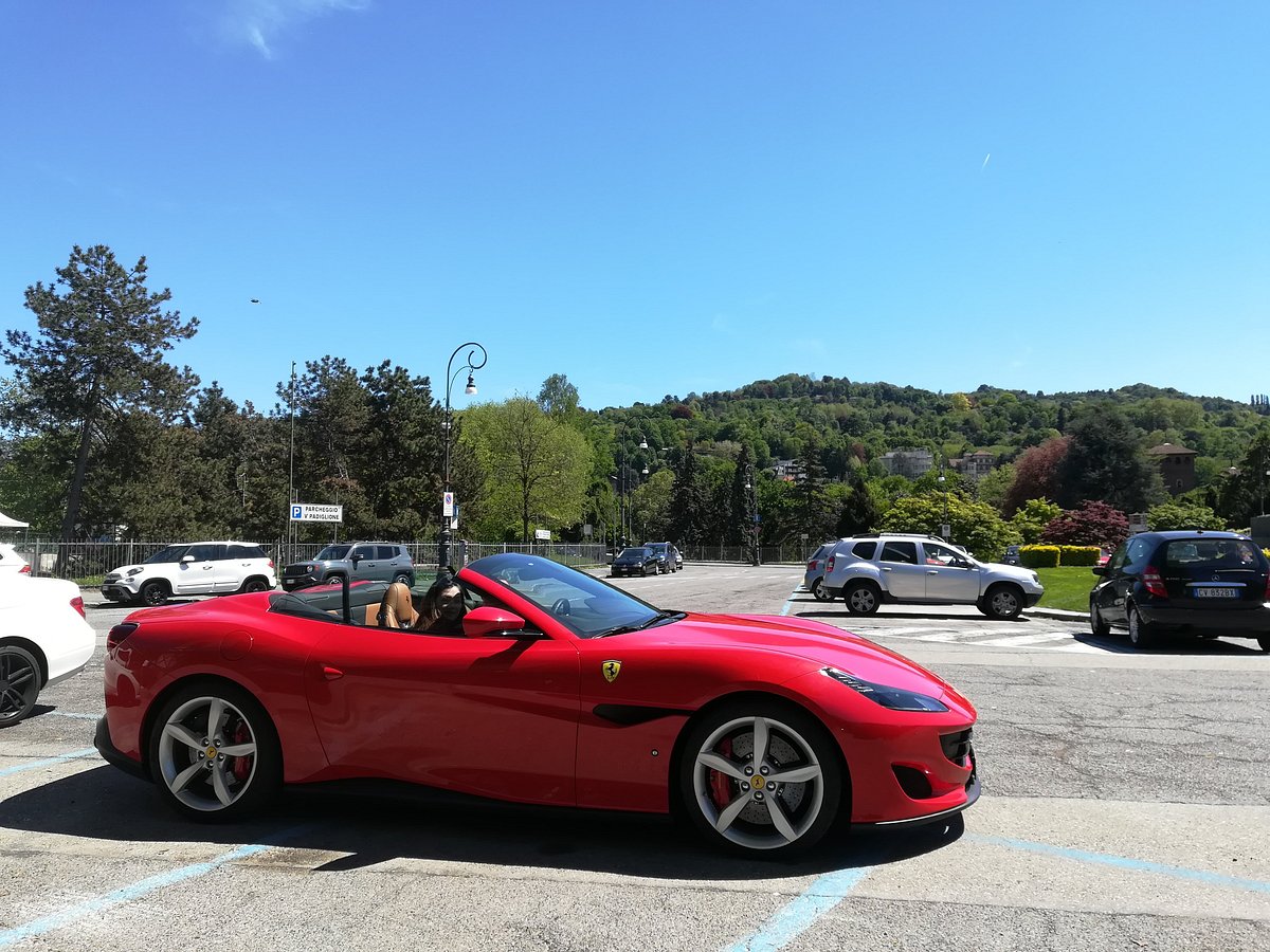 Ferrari a giri turistici a roma