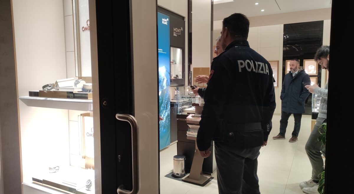 Tentata rapina in gioielleria