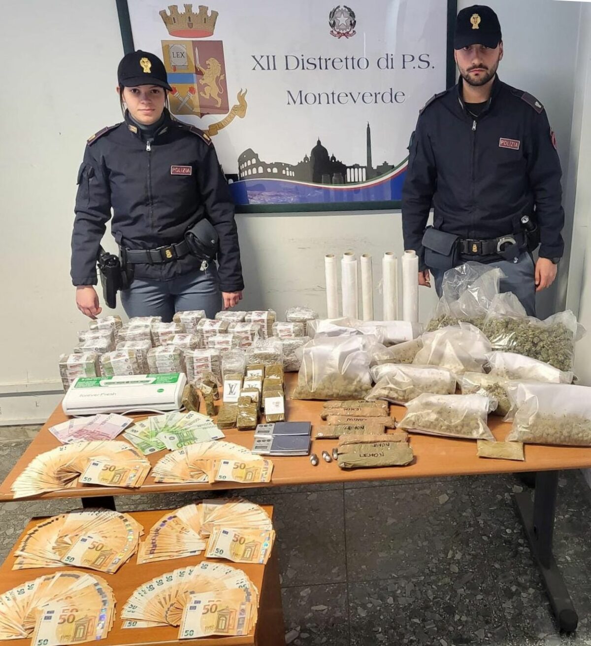 Serie di arresti per spaccio della Polizia nella Capitale