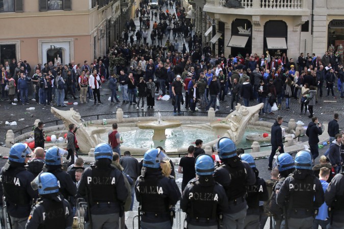 Verso chiusura tifosi olandesi