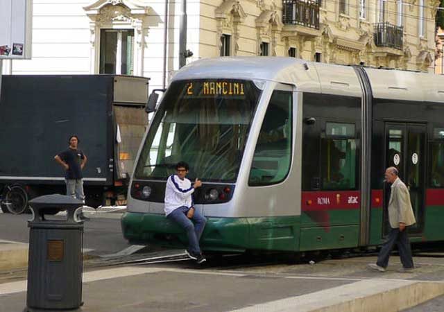 Rissa sul Tram 2 per sigaretta