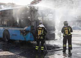 Bus a fuoco nessun ferito