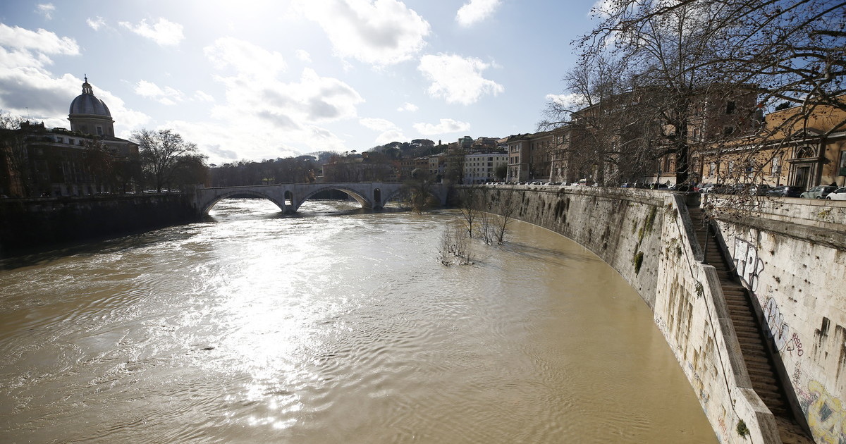 Lavori sulla banchina del Tevere al via