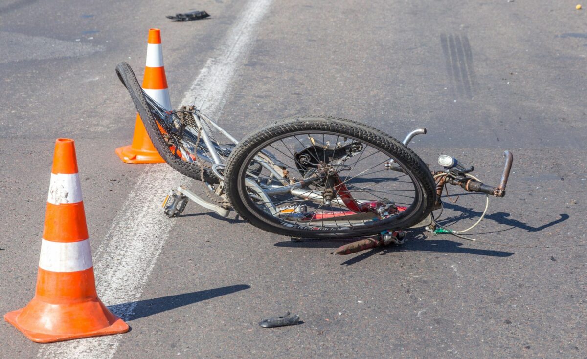 Ciclista investito su Pontina