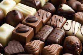Ruba 160 euro di cioccolata