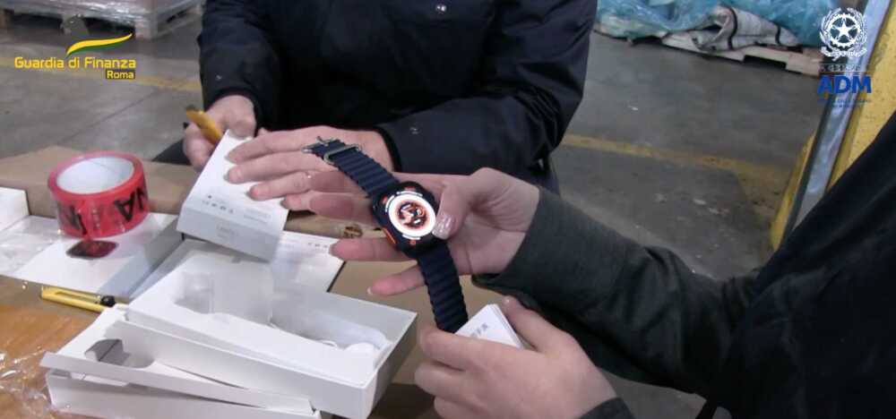 Orologi contraffatti dalla Cina