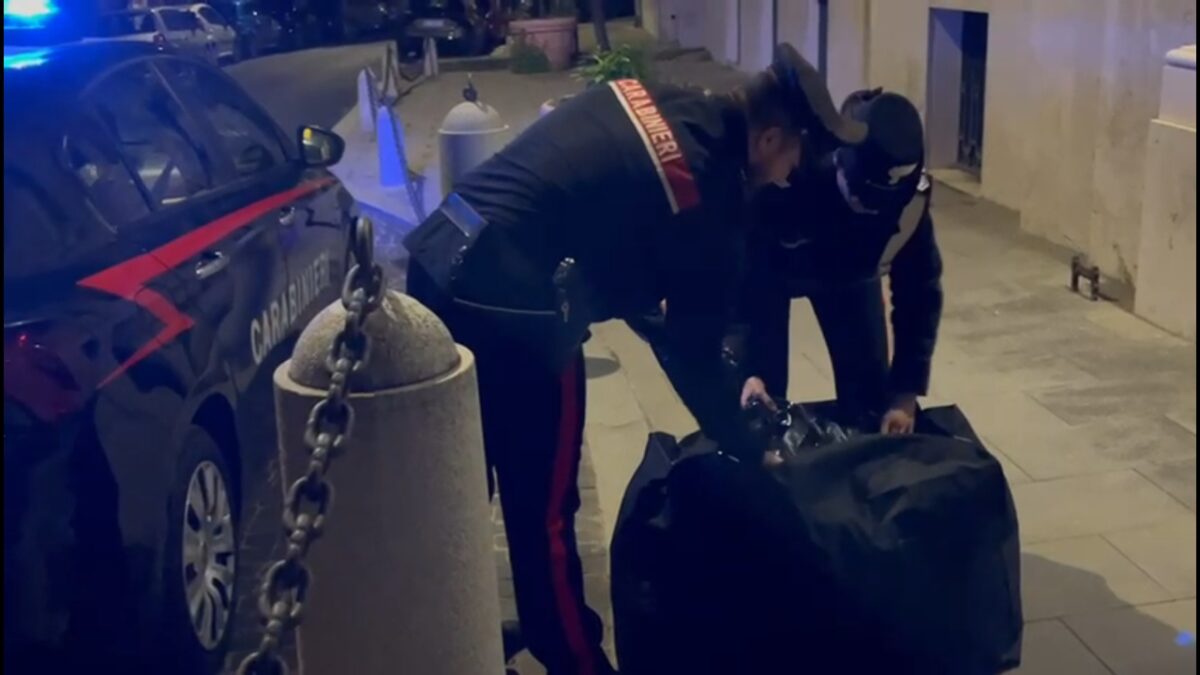 Cinque valige per 45 Kg di oppio: 47 indiana in manette