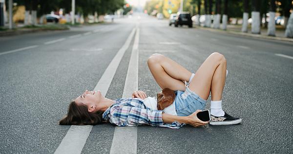 Sdraiati di notte sulla Casilina