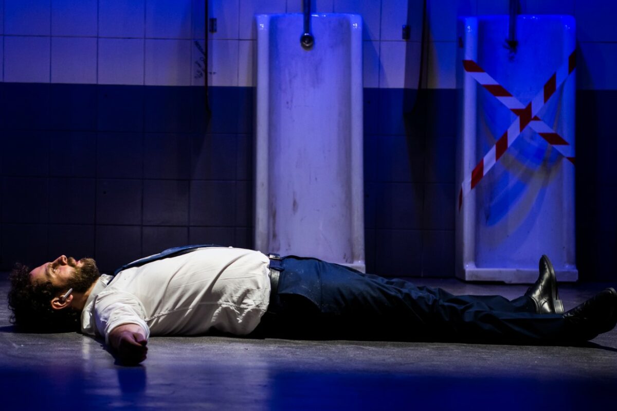 Toilet arriva sul palcoscenico del Teatro Manzoni