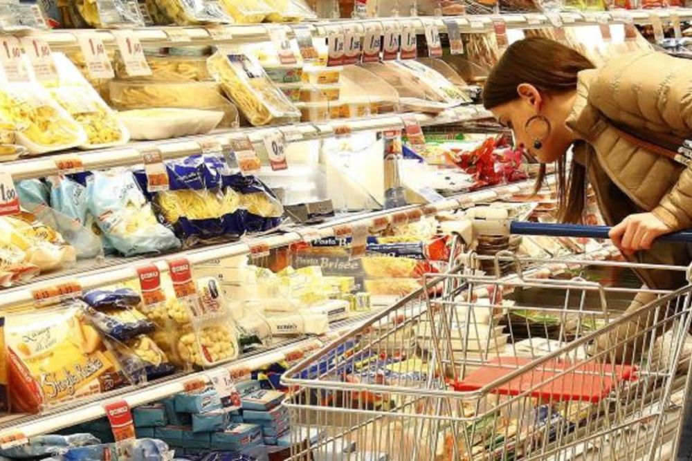 Volano i prezzi del cibo, ma contadini pagati meno