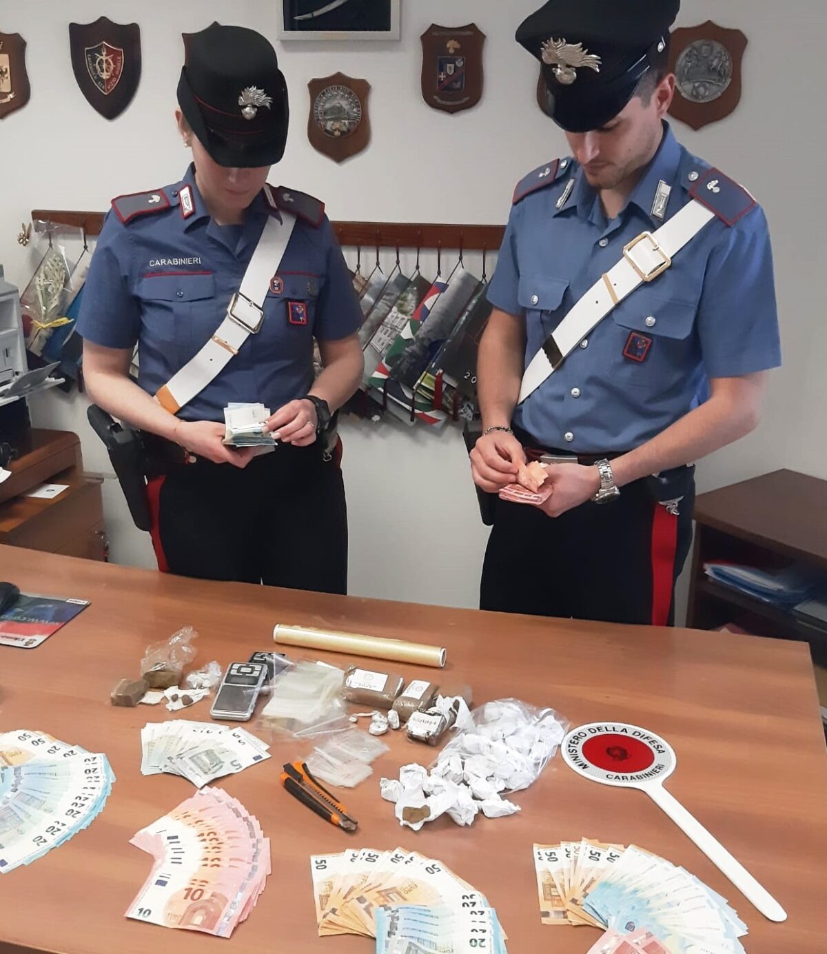 Spacciatori minorenni in manette ad Acilia