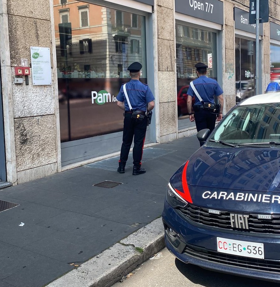 Rapina in supermercato con fucile da sub