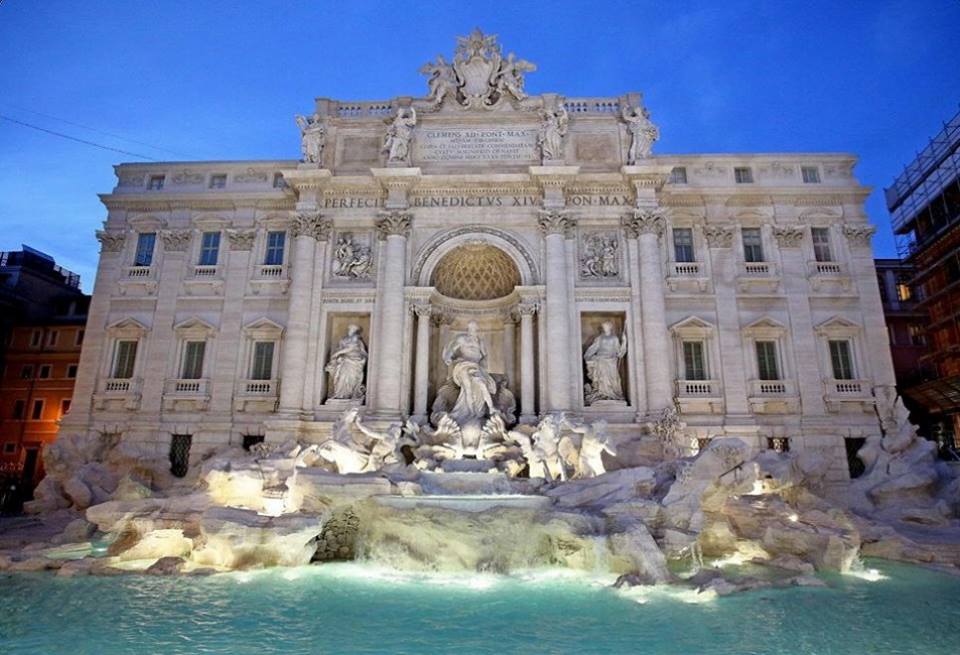 La Fontana di Trevi inaugurata