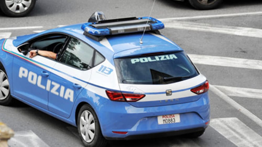 Fugge su una Panda poi si