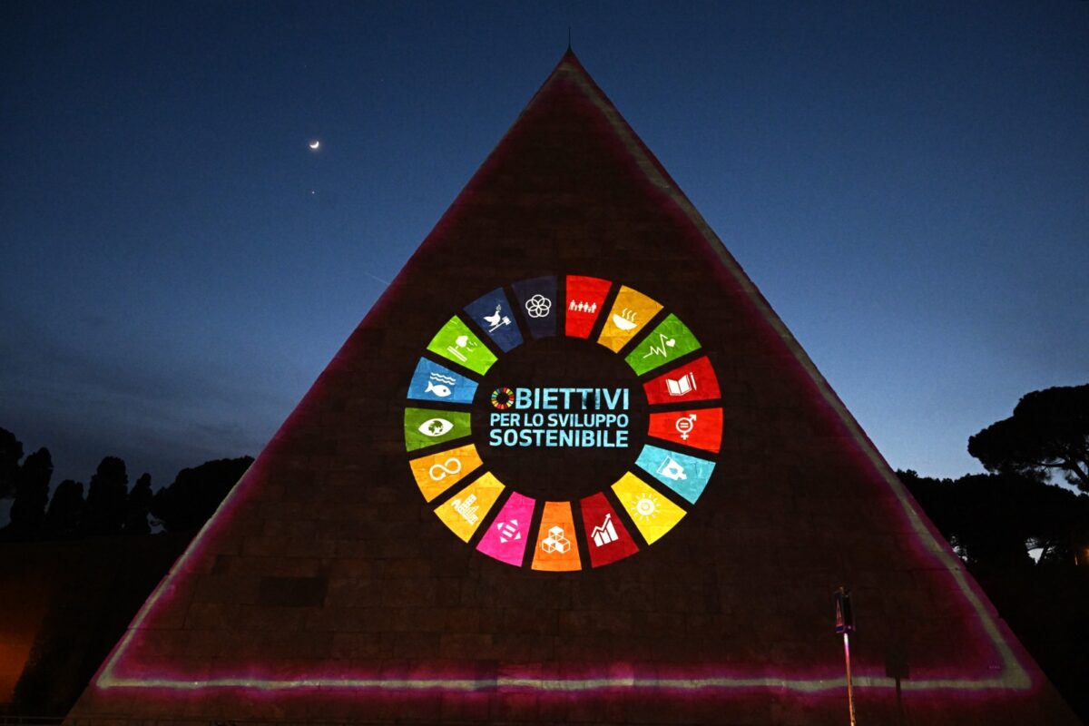 Per il Festival dello Sviluppo Sostenibile ACEA illumina la Piramide Cestia