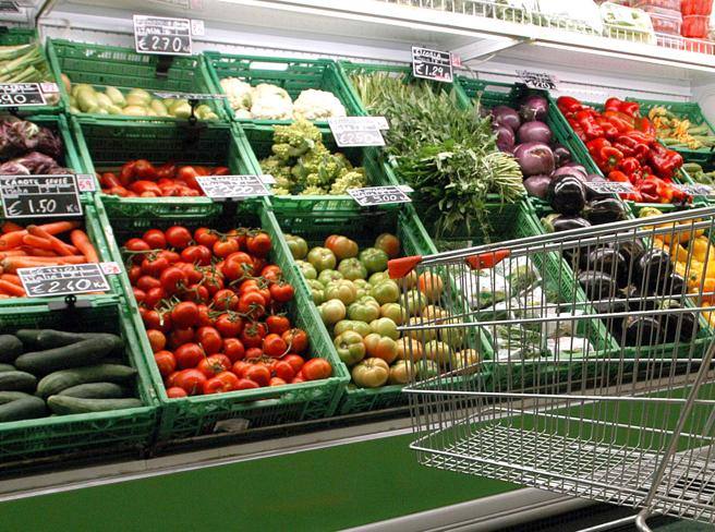 Danneggiano il supermercato