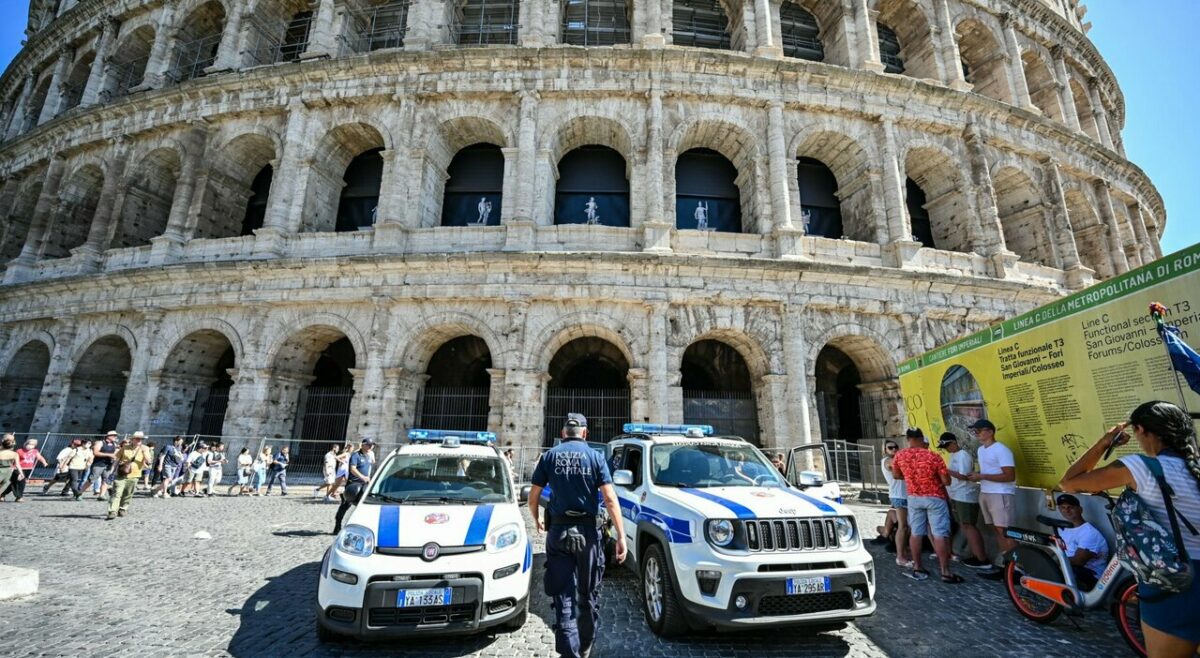 Arrestati borseggiatori di turisti
