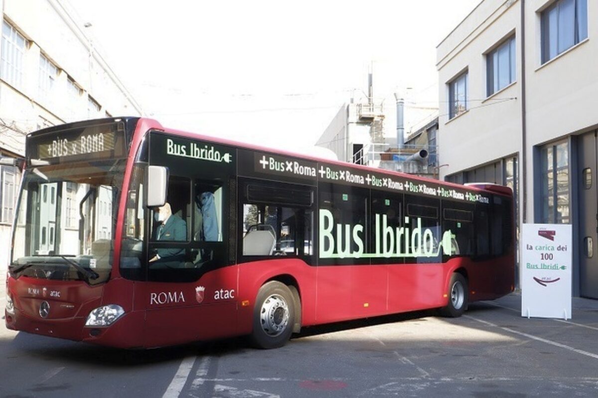Sono entrati i primi bus ibridi