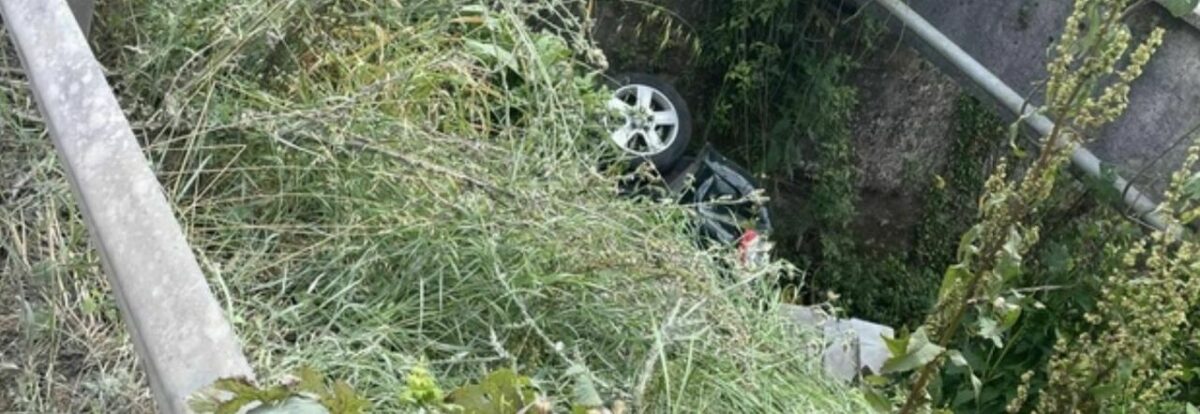 Malore alla guida e in un canale