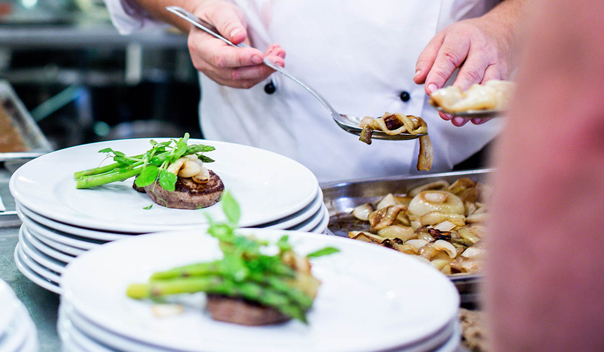 Torna quattro chef per la Caritas