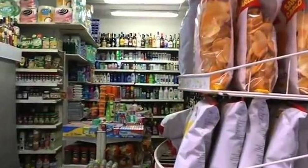 Rapina al minimarket a Roma