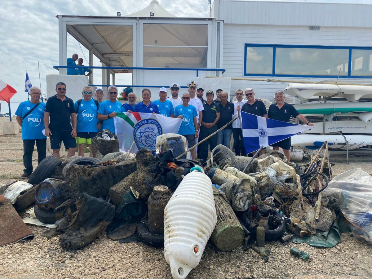 Maxi raccolta di rifiuti per Pulifondali e Pulispiagge