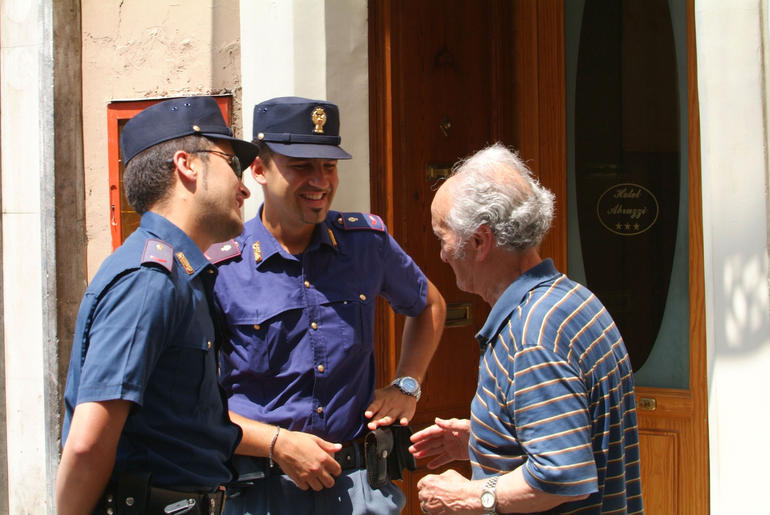 Corsi antitruffa per anziani
