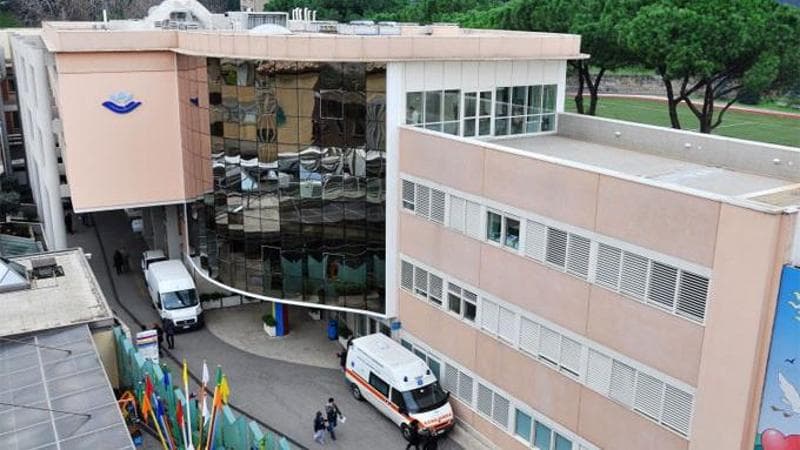 Bimbo di 3 anni travolto auto