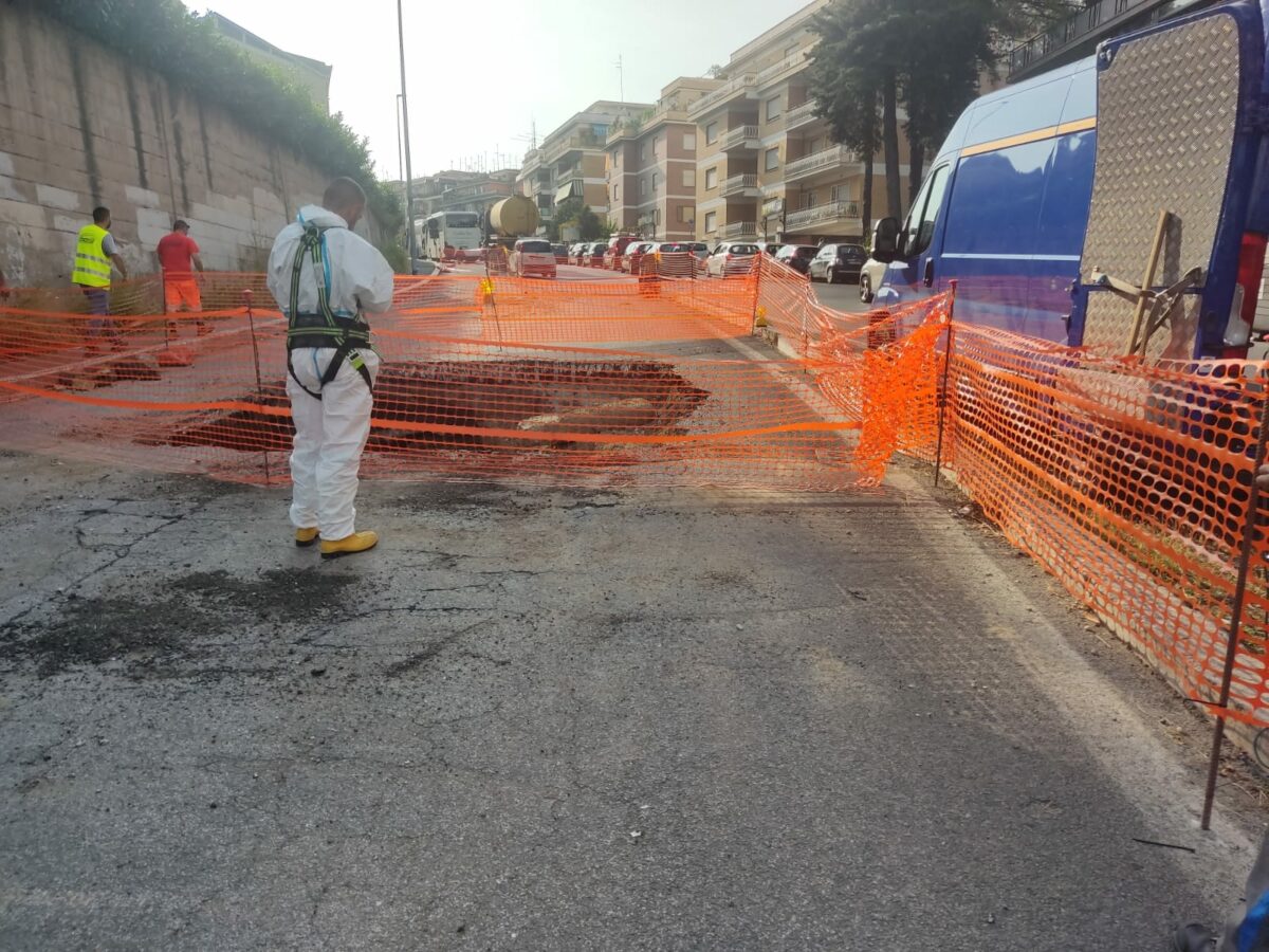 Al via i lavori per consentire l’apertura di via Roggiano Gravina