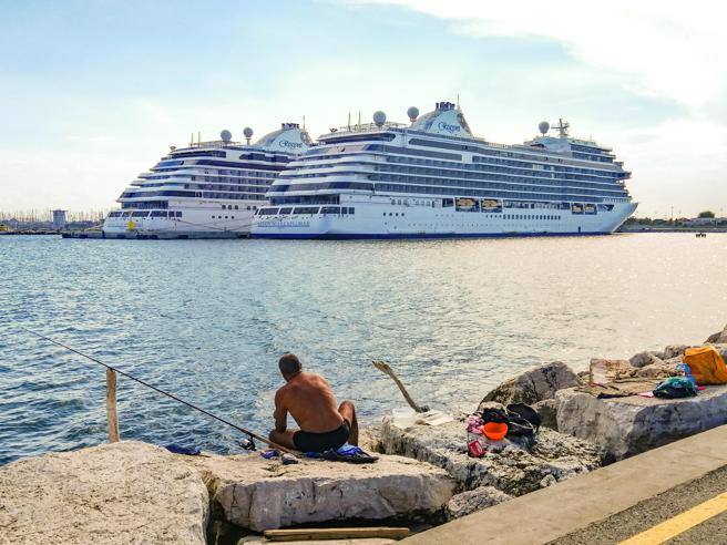 Dieci associazioni contro navi