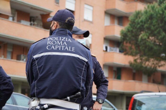Turista derubata del cellulare